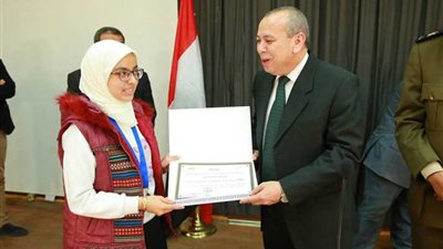 محافظ كفر الشيخ يكرم 