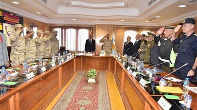 محافظ أسيوط يترأس اجتماع عرض الموقف التعبوي للتدريب العملي المشترك 