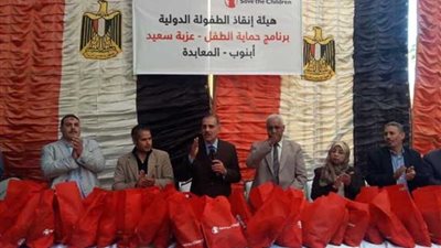 توزيع 750 حقيبة مدرسية على أطفال عزبة سعيد.. 