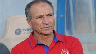 فتحي مبروك: سمارة مستمر في القيادة الفنية لأهلى 2003