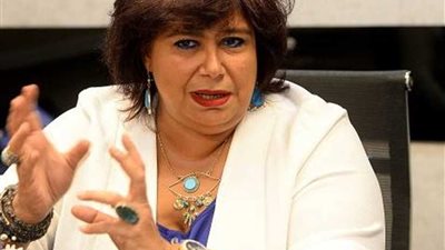 وزيرة الثقافة تفتتح مكتبة 