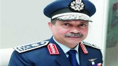 وزير الطيران المدني يستعرض تحديات واستراتيجيات قطاع الطيران