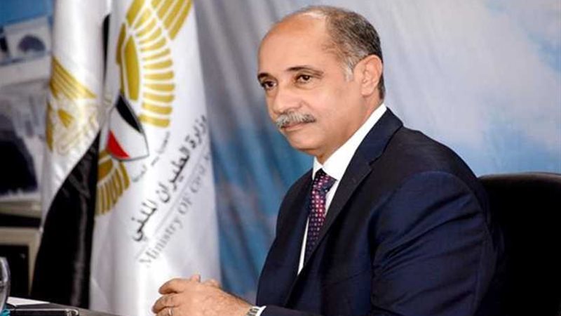 وزير الطيران يهنئ