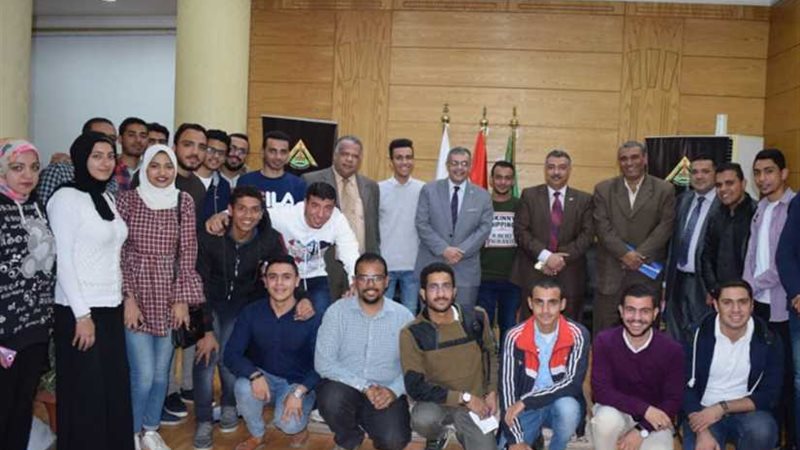 رئيس جامعة بنها يلتقي