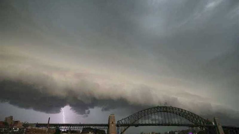 سيدني تغرق تحت العواصف