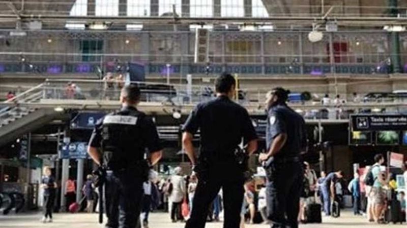 إخلاء محطة قطار و12