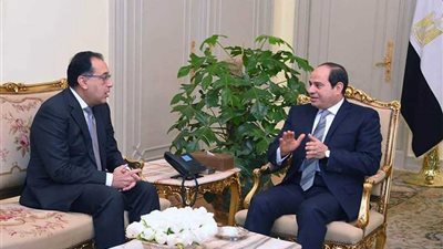 السيسى يلتقي رئيس الوزراء ويوجه بتطبيق أعلى معايير الجودة بالمشروعات القومية