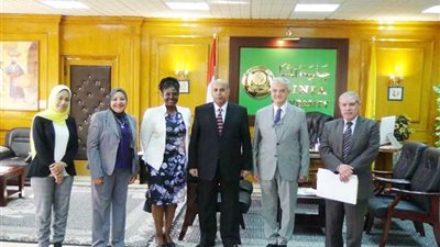 وفد السفارة الأمريكية يعرض الفرص المتاحة للبعثات العلمية بجامعة المنيا
