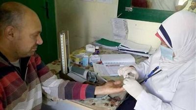 بني سويف..فحص 895 مواطنا في قافلة طبية بقرية علي زيدان