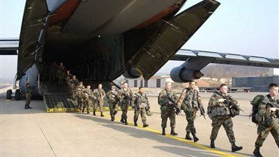 محكمة يابانية تقضي بدفع تعويضات للمقيمين بالقرب من قاعدة جوية أمريكية