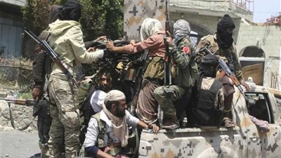 مقتل وإصابة 53 مسلحًا حوثيًا في معارك مع الجيش اليمني