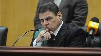 النيابة باقتحام السجون: مبارك مدني وليس عسكريًا