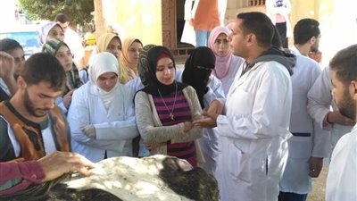 جامعة دمنهور تطلق حملات تثقيفية بالقوافل البيطرية والعلاجية
