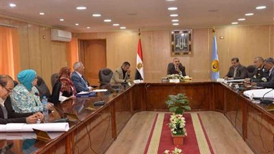 محافظ أسيوط يجتمع بلجنة الهيئة العامة للتخطيط العمراني