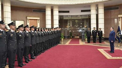وزير الداخلية يشهد مراسم تخريج دفعة من طلبة قسم الضباط المتخصصين