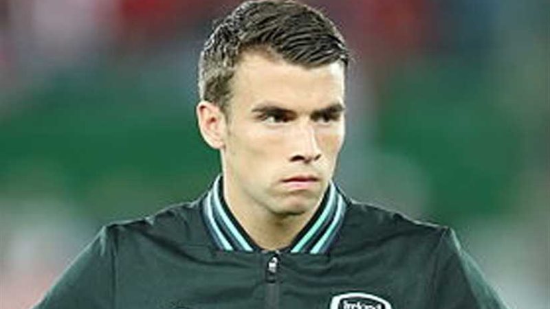 مدافع افيرتون يتطلع