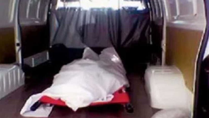 مصرع عامل وإصابة