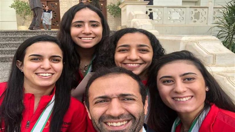 الرئيس السيسي يمنح