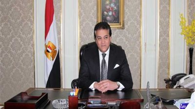 وزير التعليم العالي يشارك في قمة المعرفة بالإمارات