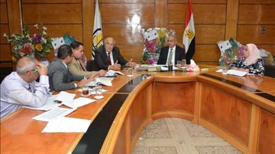 رئيس جامعة أسيوط يترأس اجتماعًا تحضيرًا لإنشاء أول مركز للقياس والتقويم