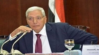 التحقيق مع 5 مدرسين لـ