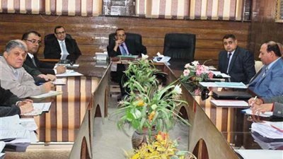 محافظ شمال سيناء يراجع خطة تنفيذ المشروعات