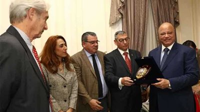 عمدة فلوريدا لمحافظ القاهرة: مصر نافذة الشرق الأوسط وإفريقيا