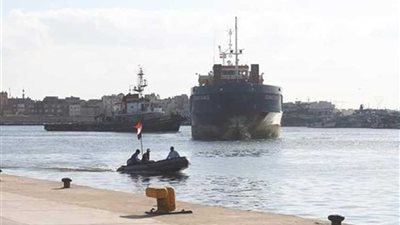 استمرار توقف حركة الملاحة بميناء البرلس لسوء الطقس