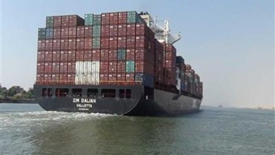 عبور 43 سفينة قناة السويس بحمولة 3 ملايين طن