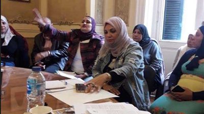 وكيل لجنة القوى العاملة بالبرلمان تشارك في مائدة 