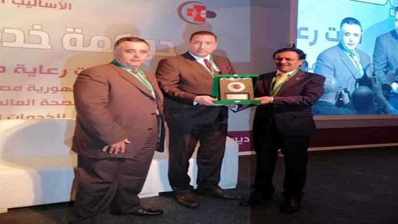 تكريم نقيب الصيادلة