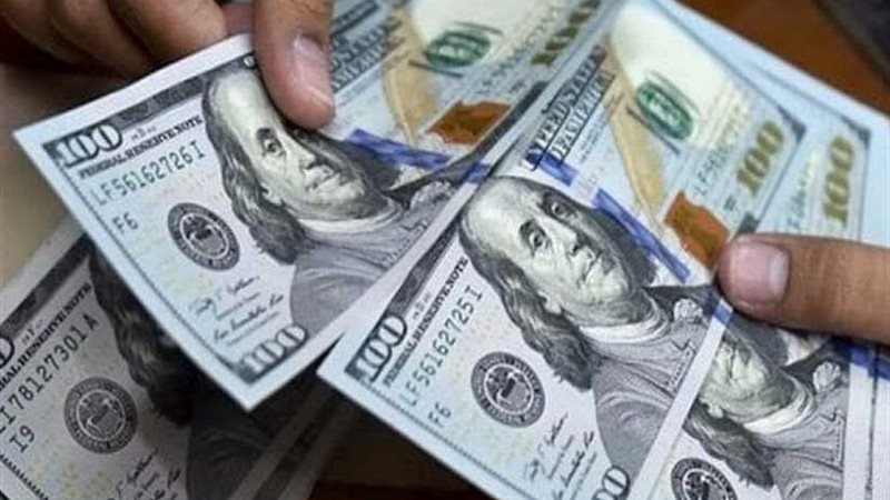 هبوط الدولار يدفع