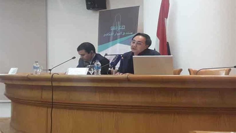 كاتب صيني بالأعلى