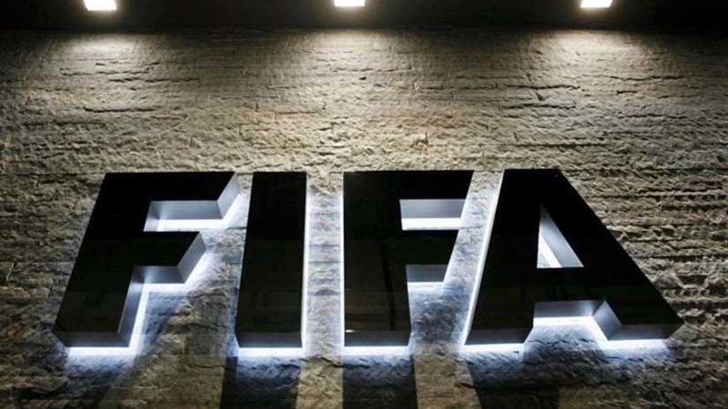 فيفا يتقاسم مع الأهلي