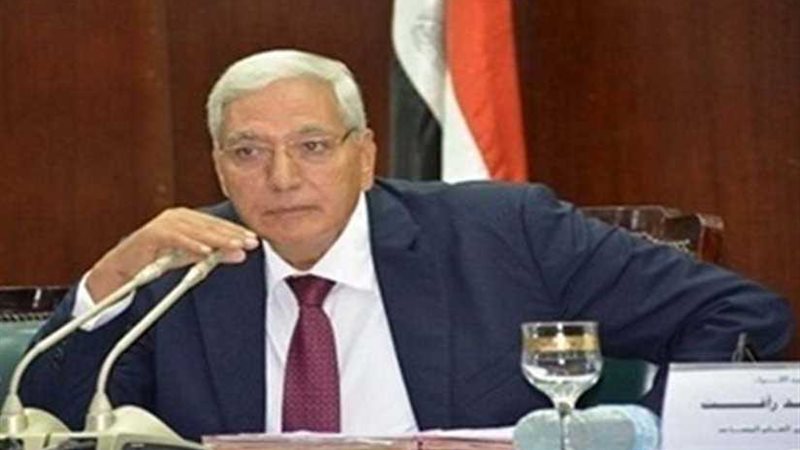 التحقيق مع 5 مدرسين