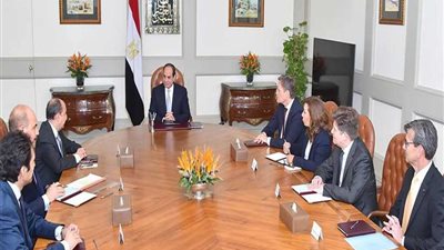 موجز الرابعة .. السيسي يلتقى مسئولين بـ