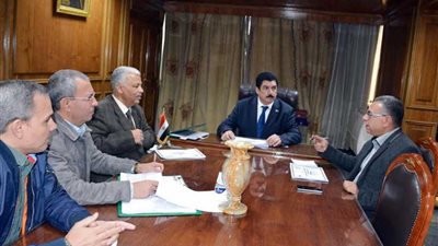 محافظ القليوبية يبحث تنفيذ الخطة الاستثمارية