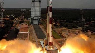 السعودية تطلق قمرين صناعيين إلى الفضاء