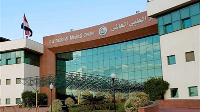 المركز الطبي العالمي يستضيف خبراء في جراحة العمود الفقري