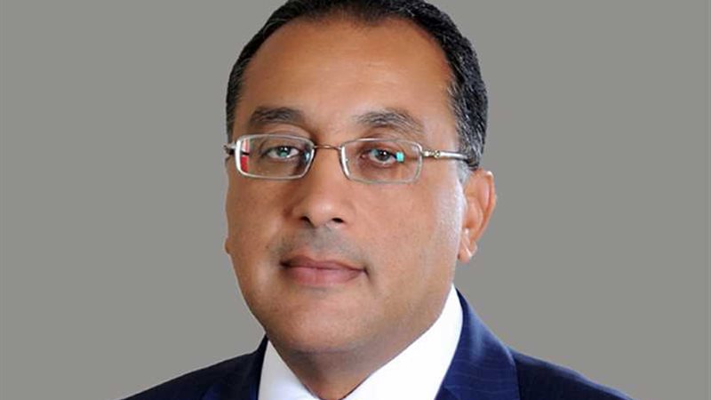 رئيس الوزراء يشيد