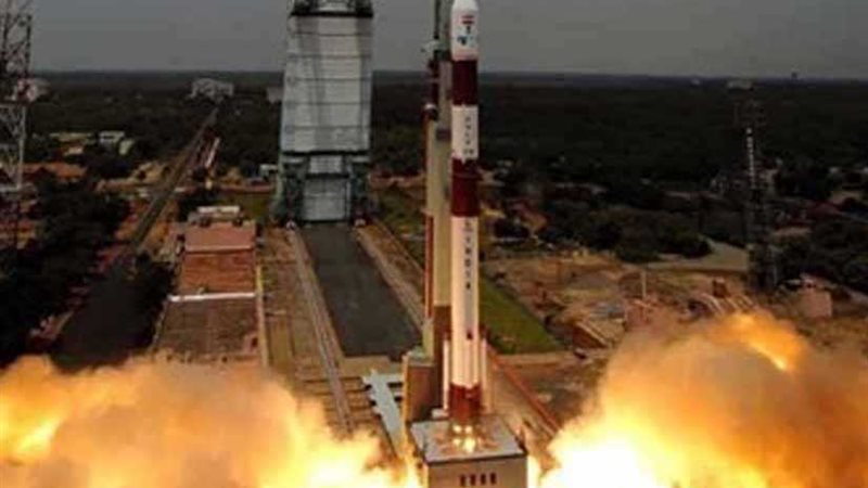 السعودية تطلق قمرين