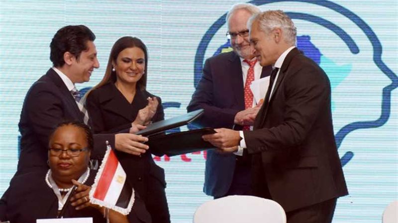 وزيرة الاستثمار تشهد