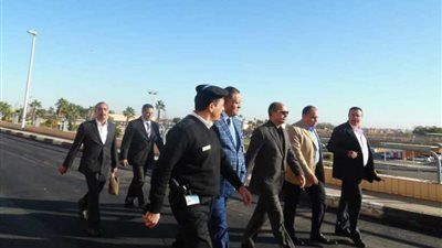 وزير الطيران المدني يتفقد مطار أسوان الدولي