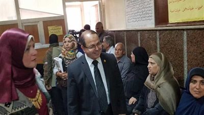 احتشاد المنايفة أمام أبواب 