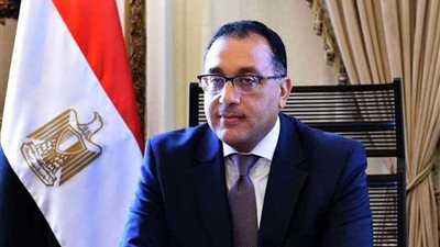 مدبولي يتلقي تقريرًا عن مشاركة مصر في 