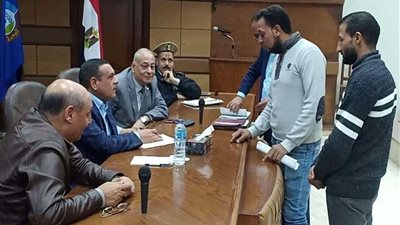 محافظ البحيرة يلتقي 40 مواطنًا خلال اللقاء الأسبوعي للمواطنين