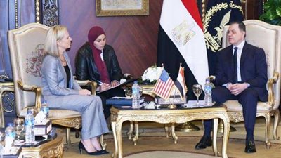 بالصور ..وزير الداخلية يستقبل وزيرة الأمن الداخلي الامريكي