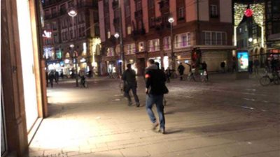 شاهد.. اللقطات الأولى لإطلاق النار في ستراسبورج بفرنسا‬