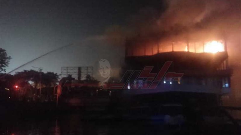 حريق بمركب سياحي