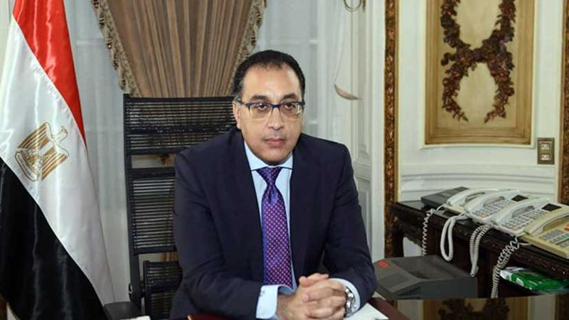 رئيس الوزراء يستعرض